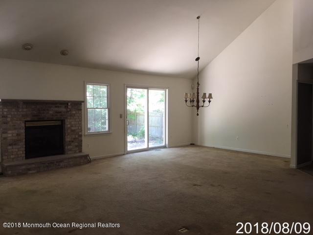135 Riptide Avenue Manahawkin, NJ 08050 - Photo 4 of 42 Living Dining