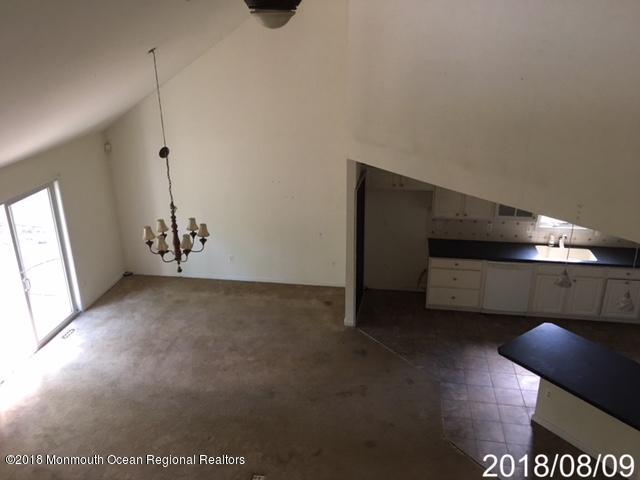 135 Riptide Avenue Manahawkin, NJ 08050 - Photo 8 of 42 Living Dining Kitchen