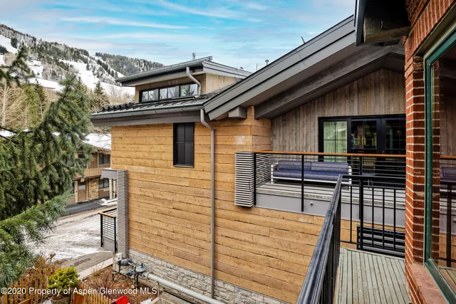 a view of outdoor kitchen and seating area