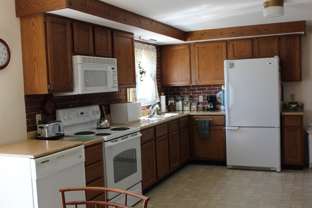 695 Country Club Road Greenfield, MA 01301 - Photo 4 of 23 Gallery Image 4