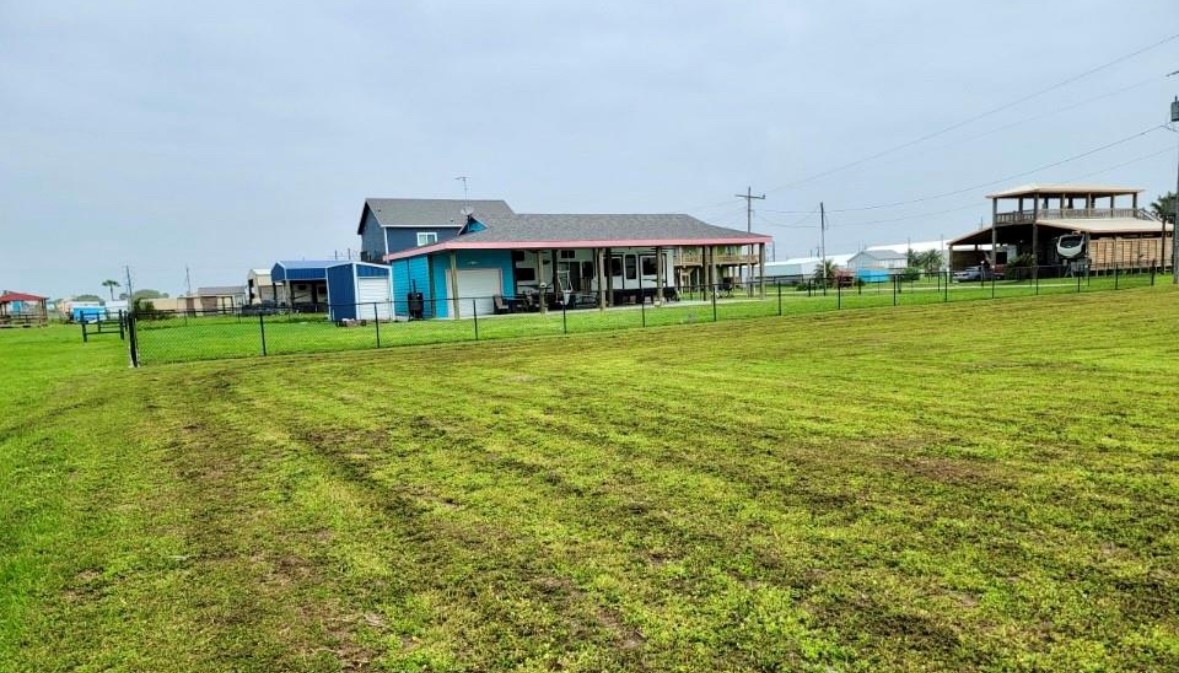 955 South Selwyn Road Crystal Beach, TX 77650 - Photo 2 of 4