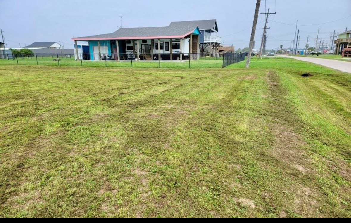 955 South Selwyn Road Crystal Beach, TX 77650 - Photo 4 of 4