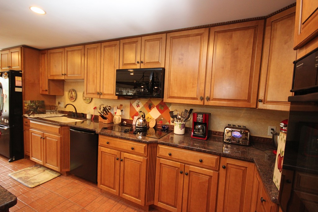 5 Stowe Road Southborough, MA 01772 - Photo 7 of 26 Gallery Image 7