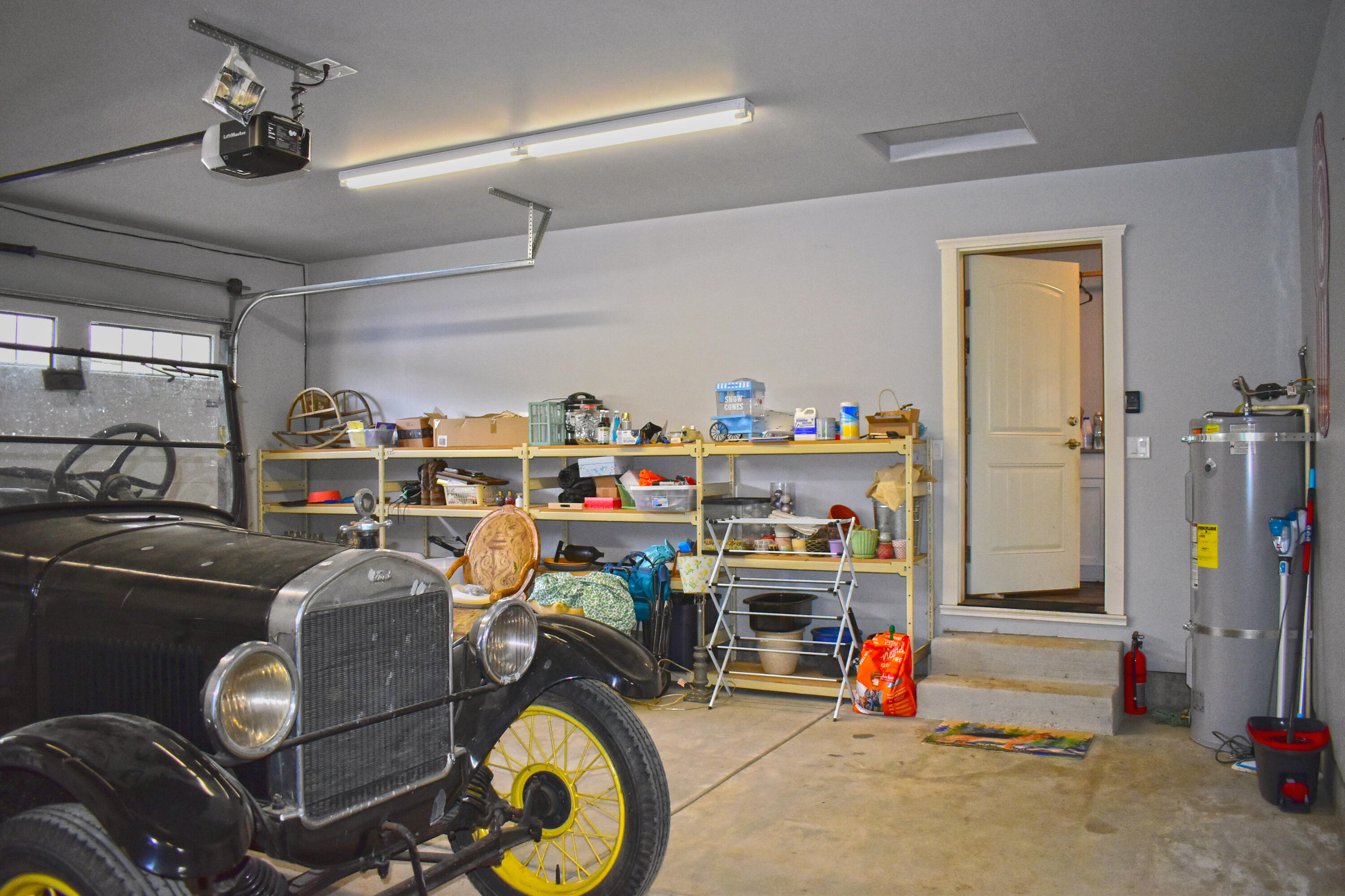 13822 Perry Road White City, OR 97503 - Photo 32 of 39 Garage