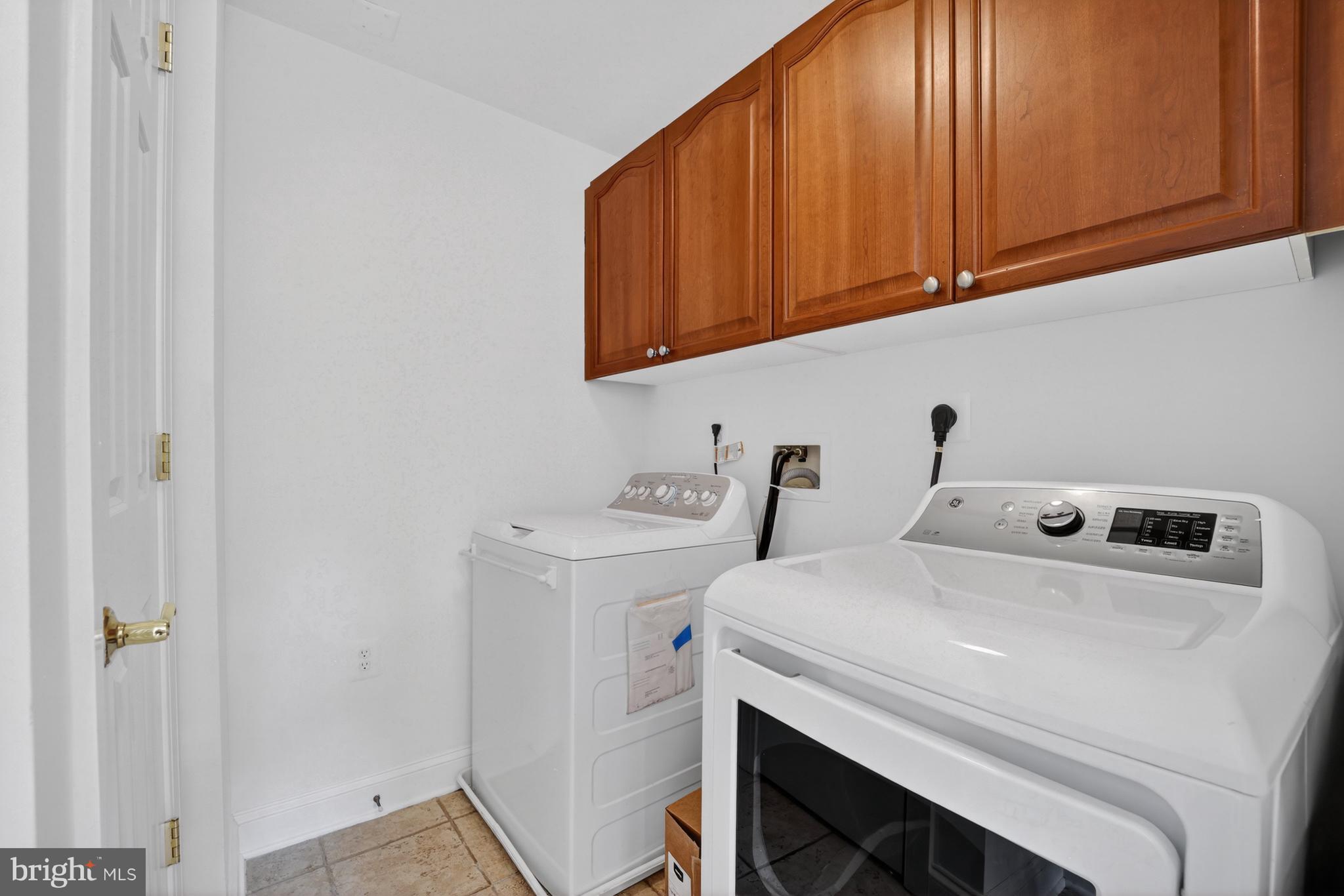 1555 North Colonial Terrace, Unit 601 Arlington, VA 22209 - Photo 21 of 24 a utility room with dryer and washer