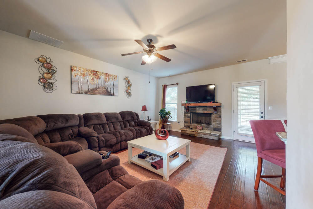 6092 Rye Field Road Aiken, SC 29801 - Photo 13 of 34 15 Living Room!