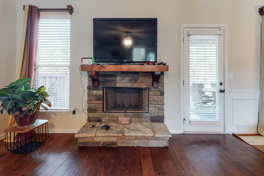 6092 Rye Field Road Aiken, SC 29801 - Photo 14 of 34 16 Living Room!