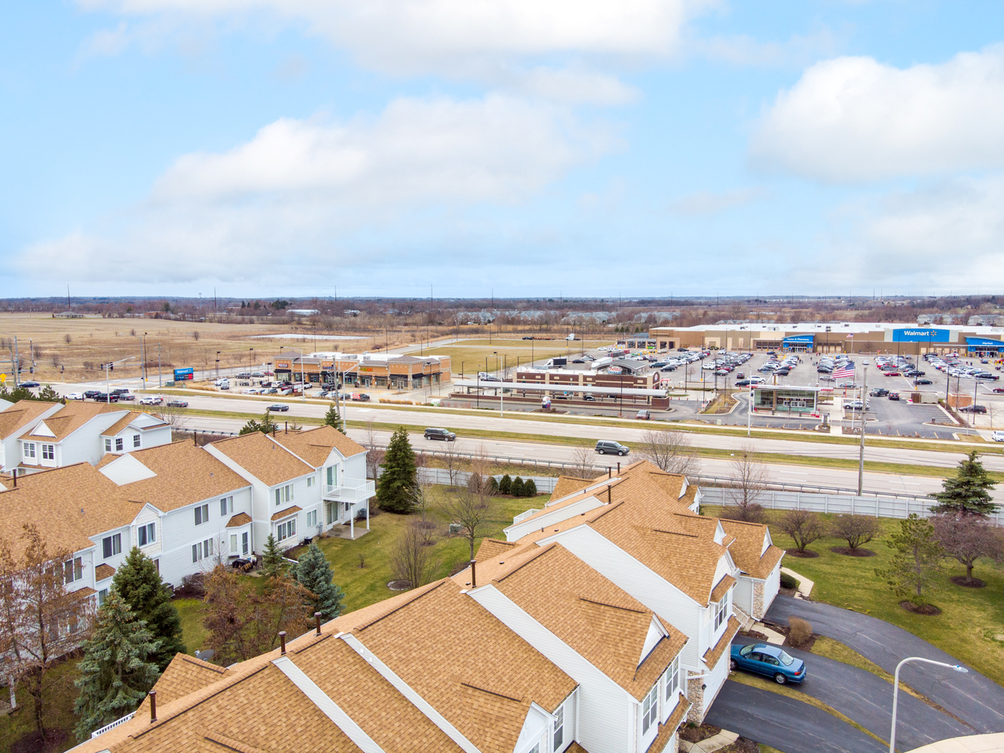 1201 Delta Drive Elgin, IL 60123 - Photo 40 of 42 an aerial view of residential houses with outdoor space
