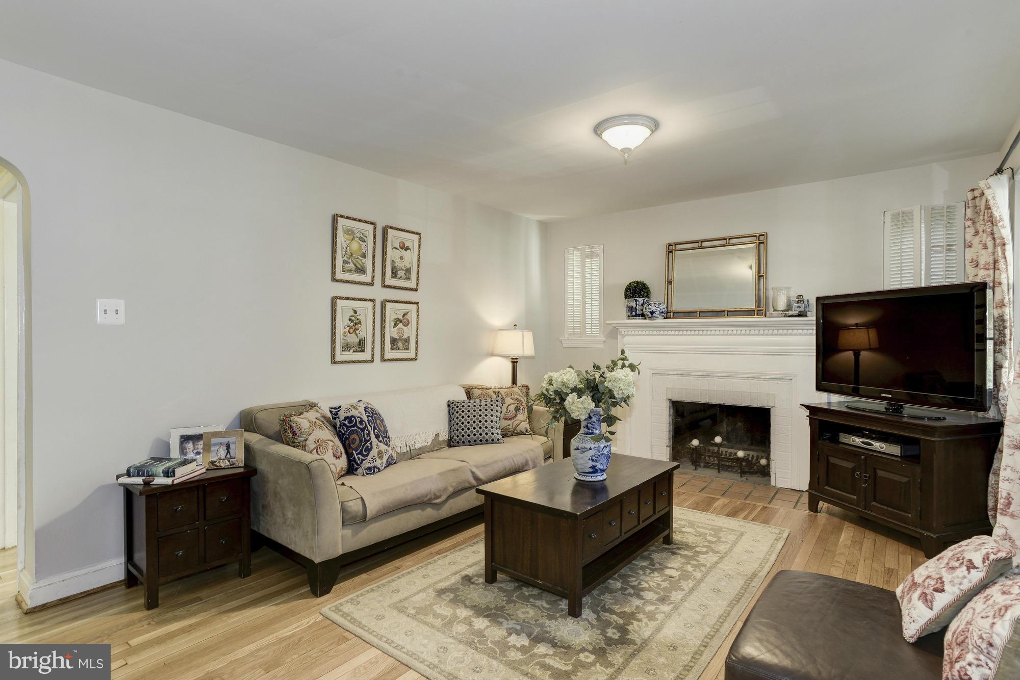 5920 Conway Road Bethesda, MD 20817 - Photo 3 of 22 Living Room