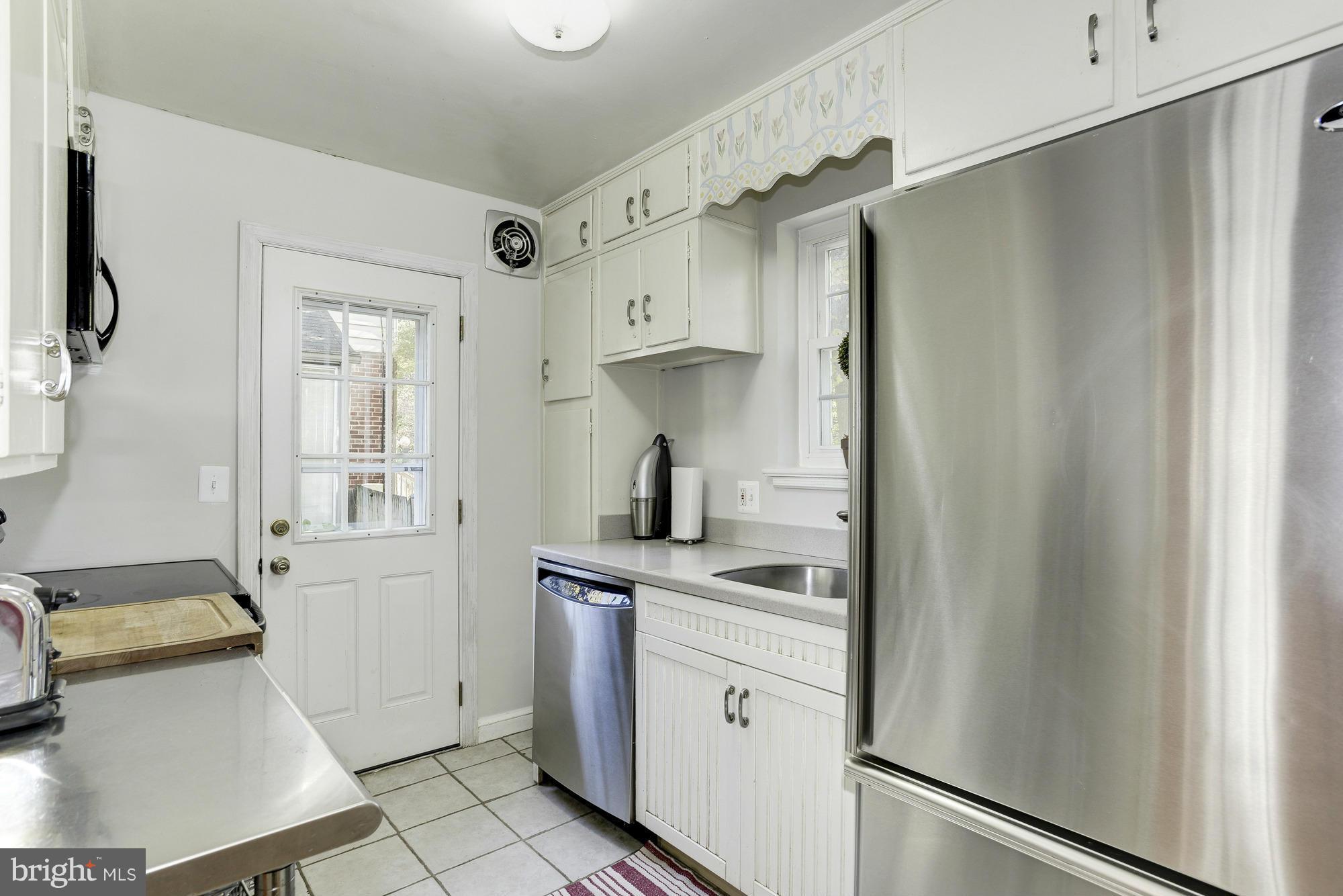 5920 Conway Road Bethesda, MD 20817 - Photo 7 of 22 Kitchen