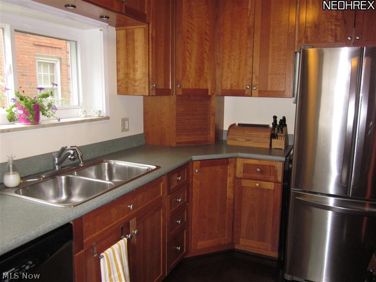 3289 Chalfant Road Cleveland, OH 44120 - Photo 9 of 25