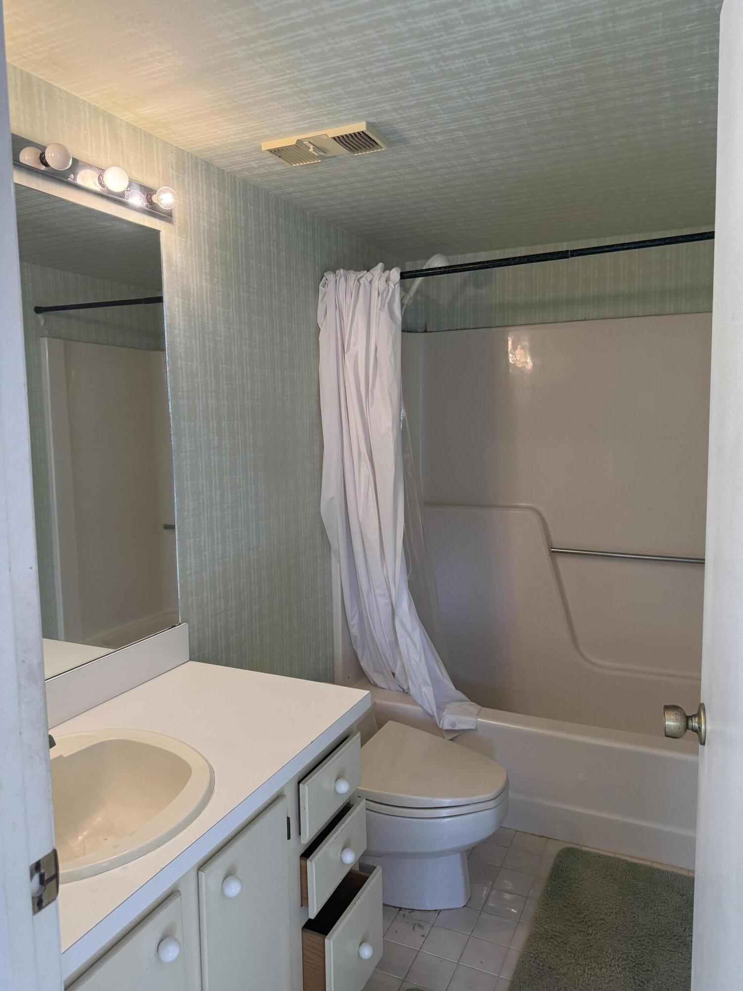 21950 Soundview Terrace, Unit 107 Boca Raton, FL 33433 - Photo 7 of 10 IMG_5945