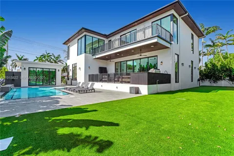 $9,995,000 | 9045 Hawthorne Avenue, Surfside, FL 33154