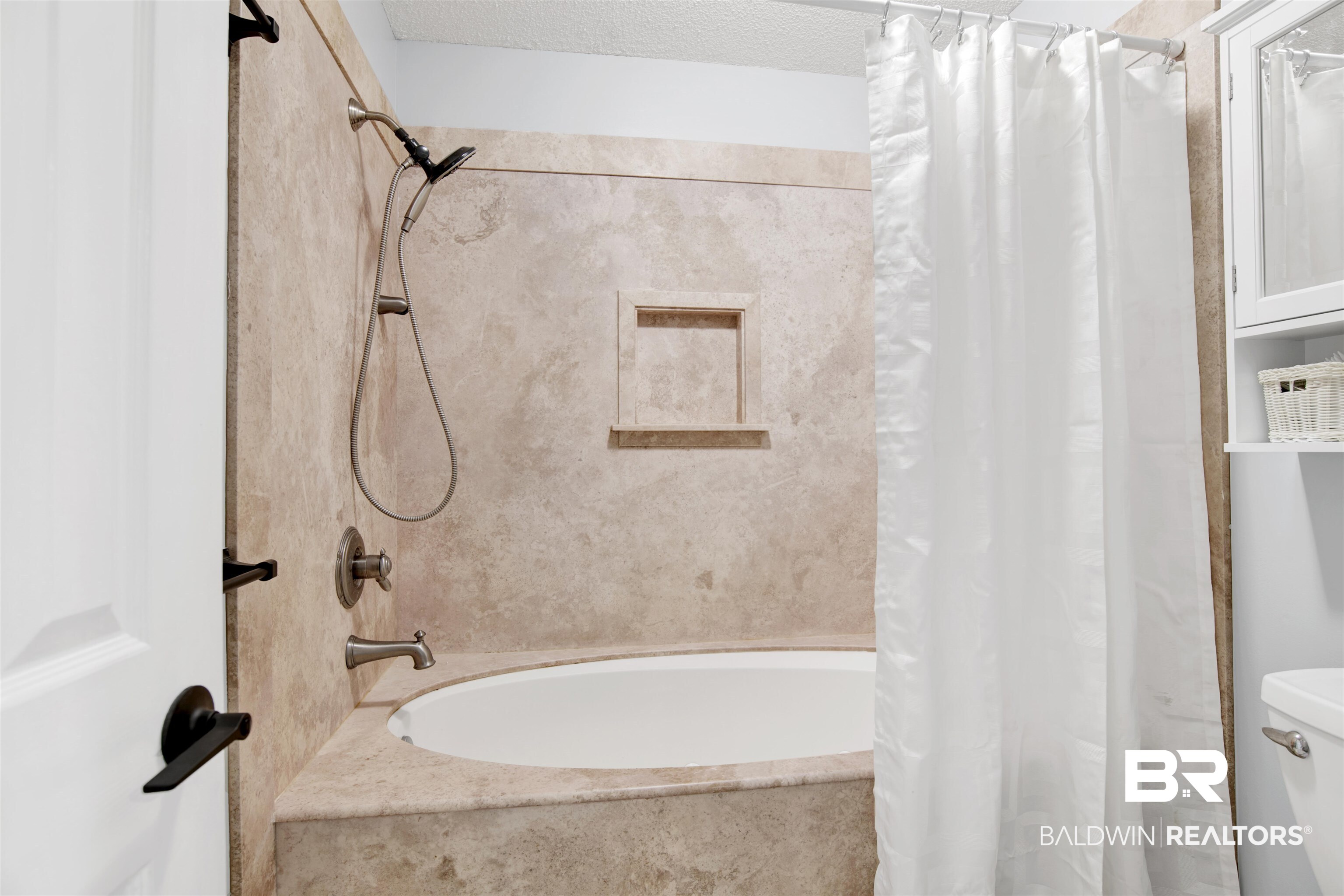 7431 Summer Court Mobile, AL 36695 - Photo 29 of 37 Full bath with shower / bath combo with shower curtain and toilet