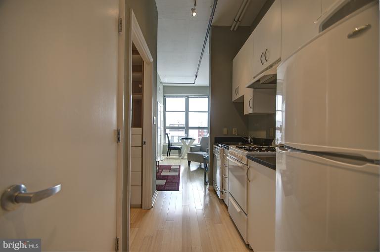 1300 N Street Northwest, Unit 812 Washington, DC 20005 - Photo 17 of 30 a kitchen with a stove a refrigerator and a stove