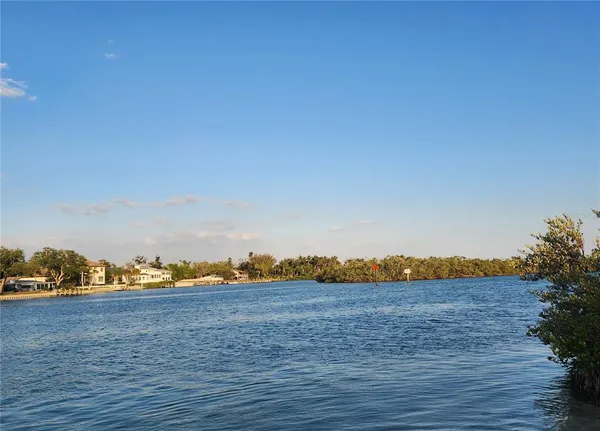 $216,000 | 100 Circuit Road, Unit S127, Nokomis, FL 34275