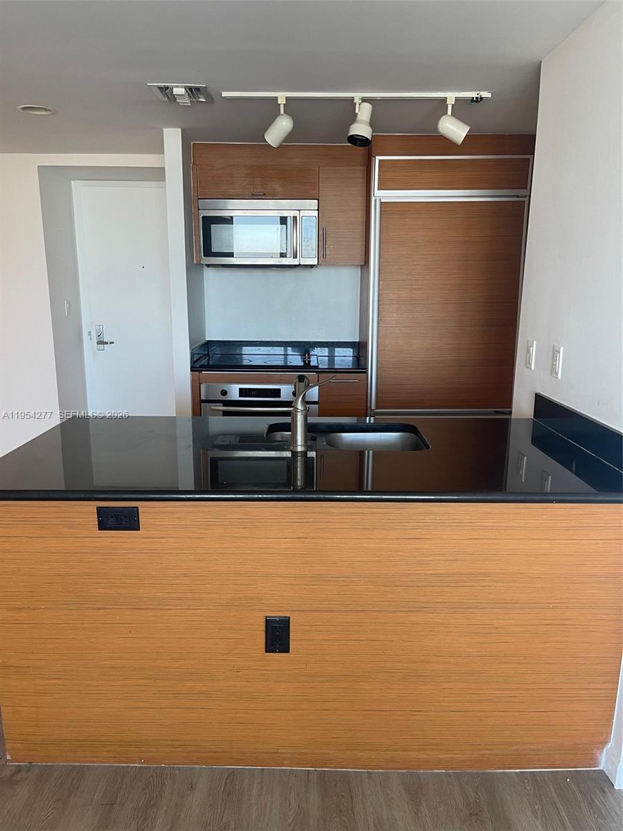 50 Biscayne Boulevard, Unit 5207 Miami, FL 33132 - Photo 14 of 24