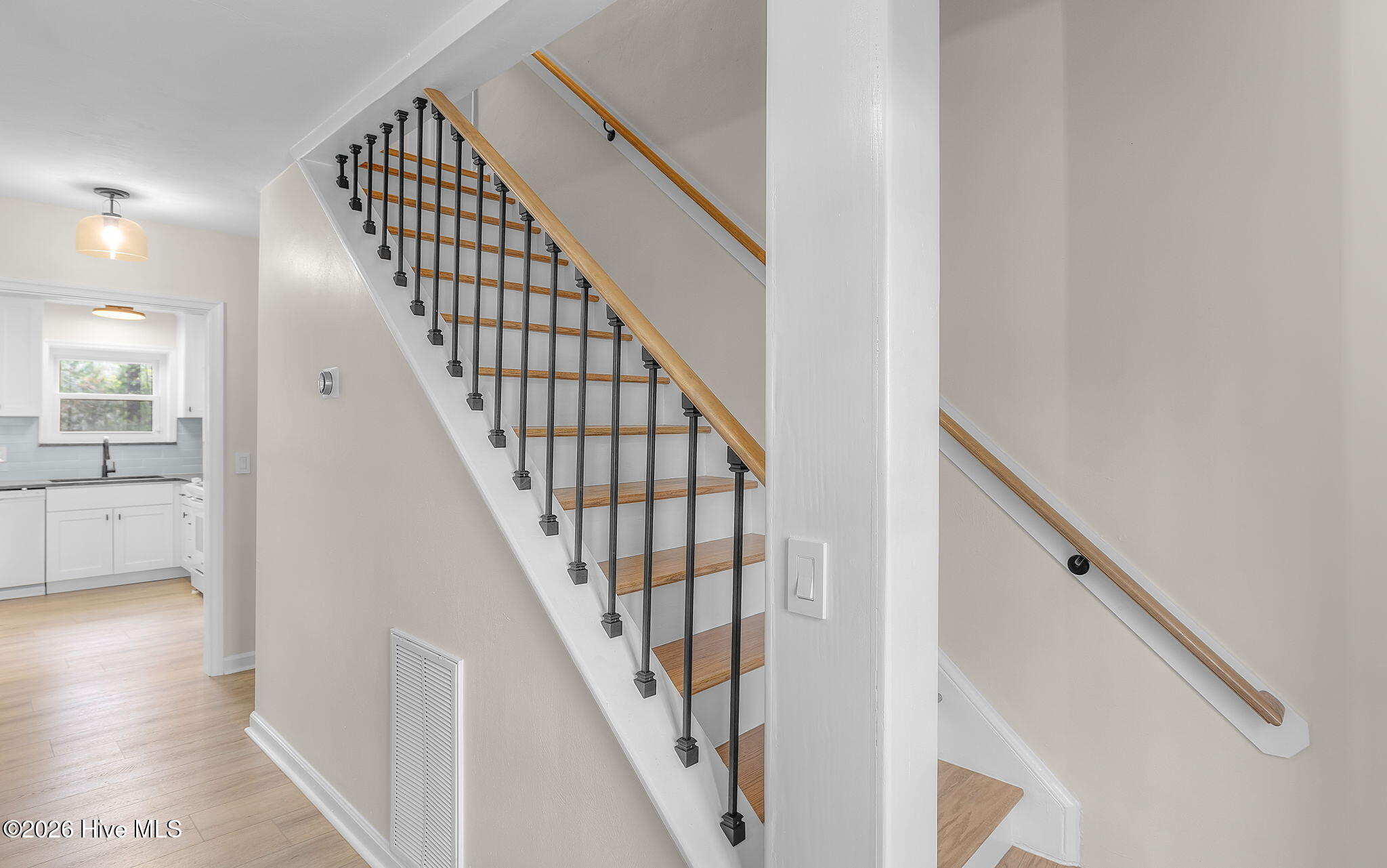2347 Tulls Creek Road Currituck, NC 27929 - Photo 4 of 39 Foyer