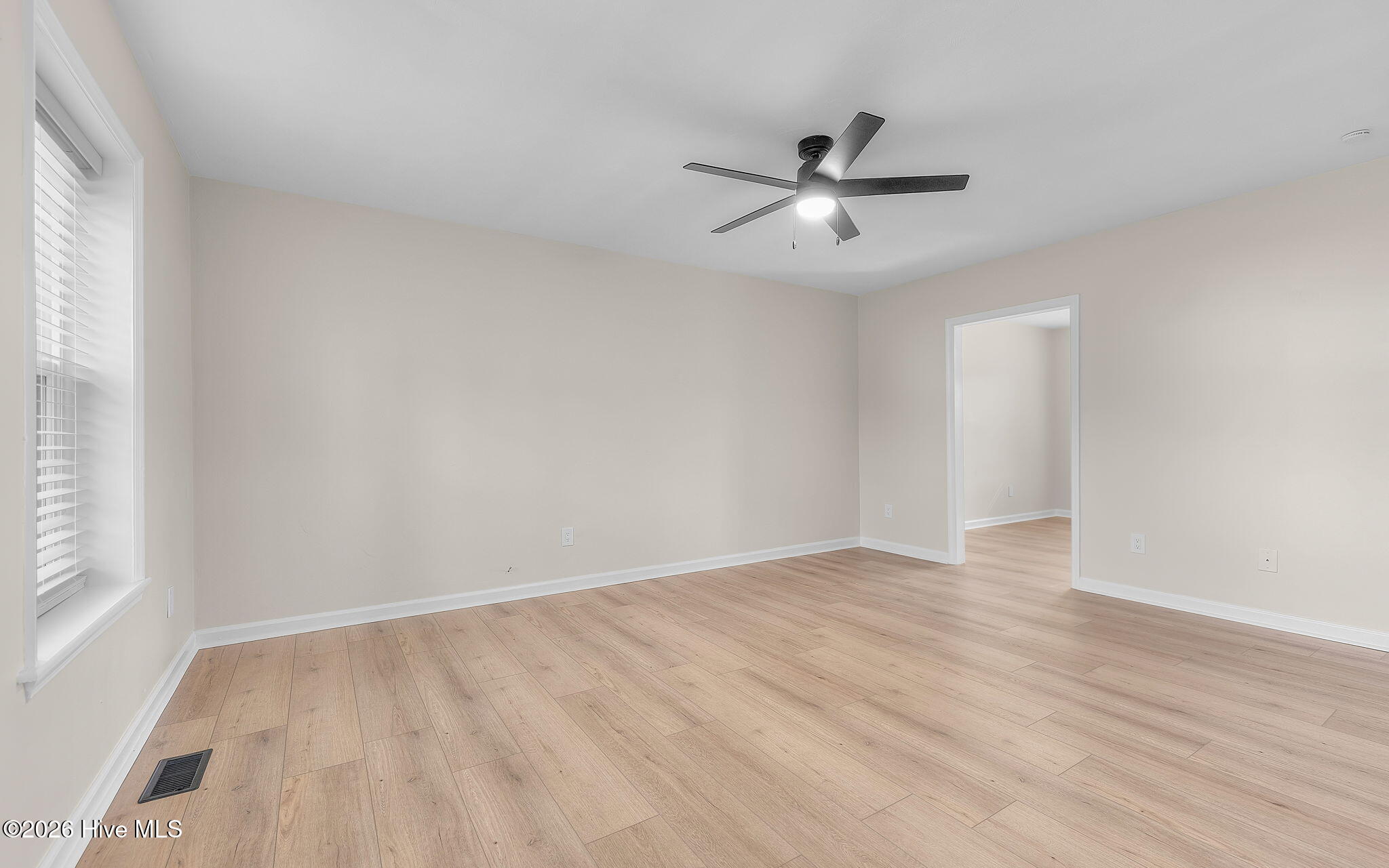 2347 Tulls Creek Road Currituck, NC 27929 - Photo 6 of 39 Living room