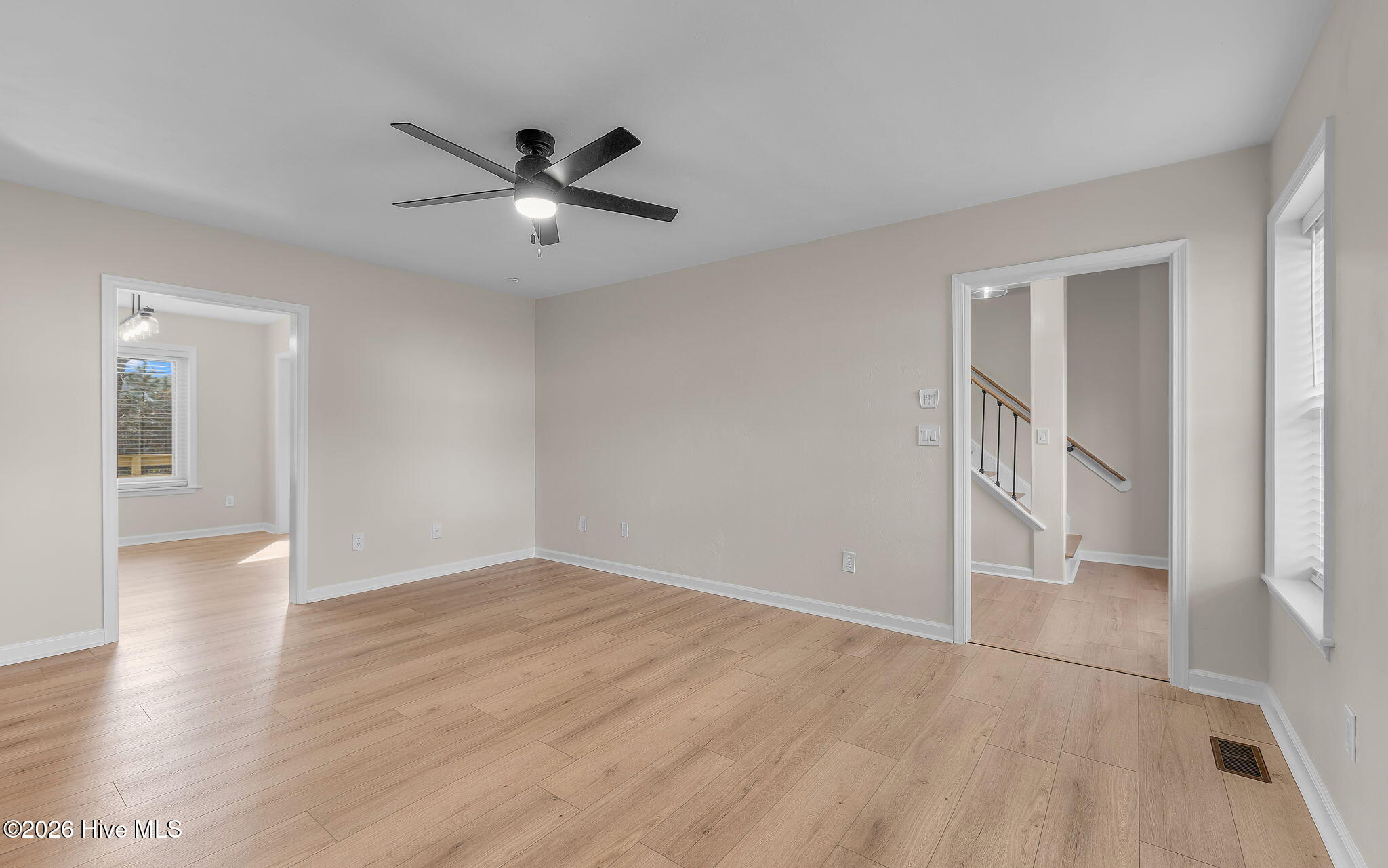2347 Tulls Creek Road Currituck, NC 27929 - Photo 7 of 39 Living room