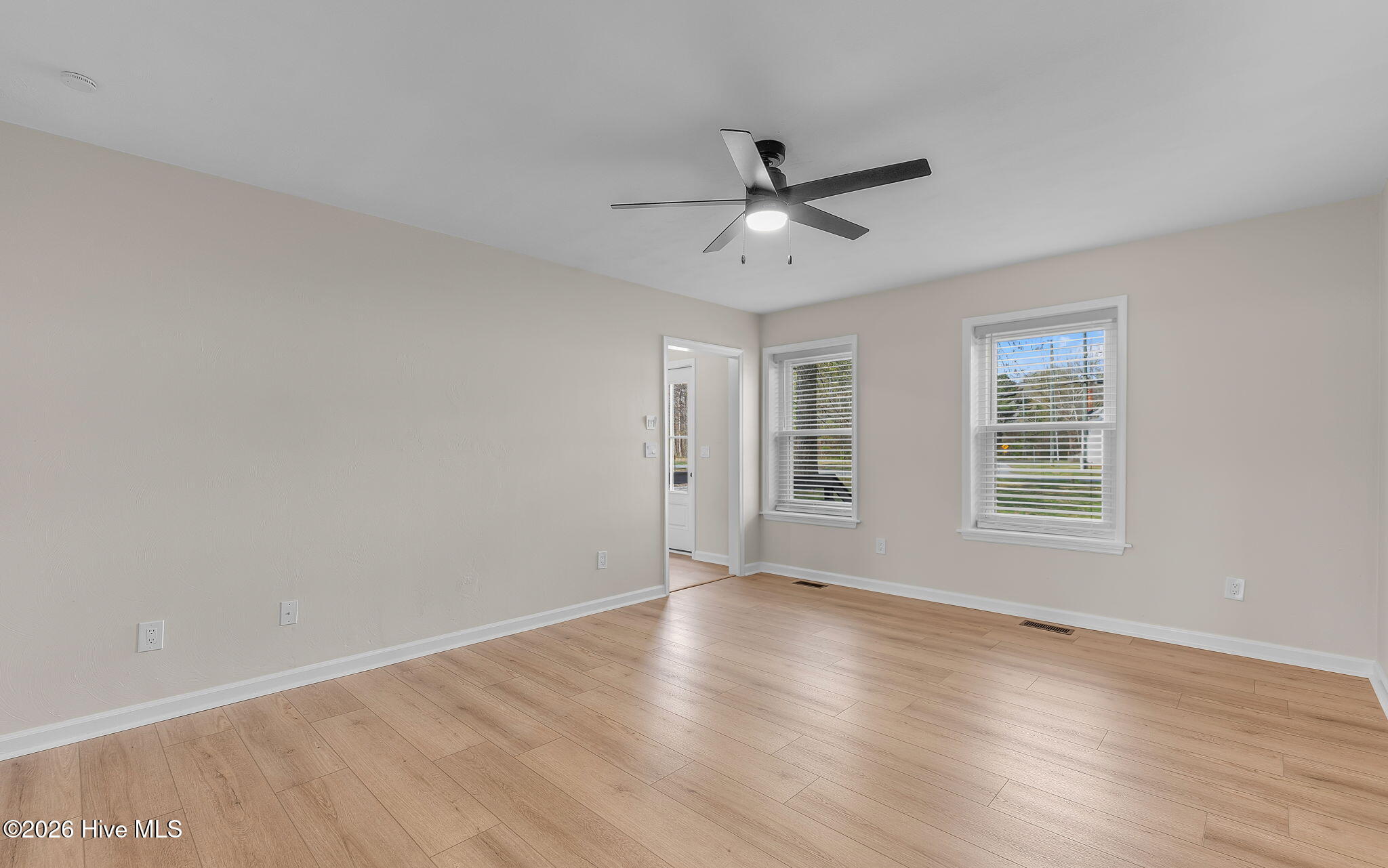 2347 Tulls Creek Road Currituck, NC 27929 - Photo 8 of 39 Living room