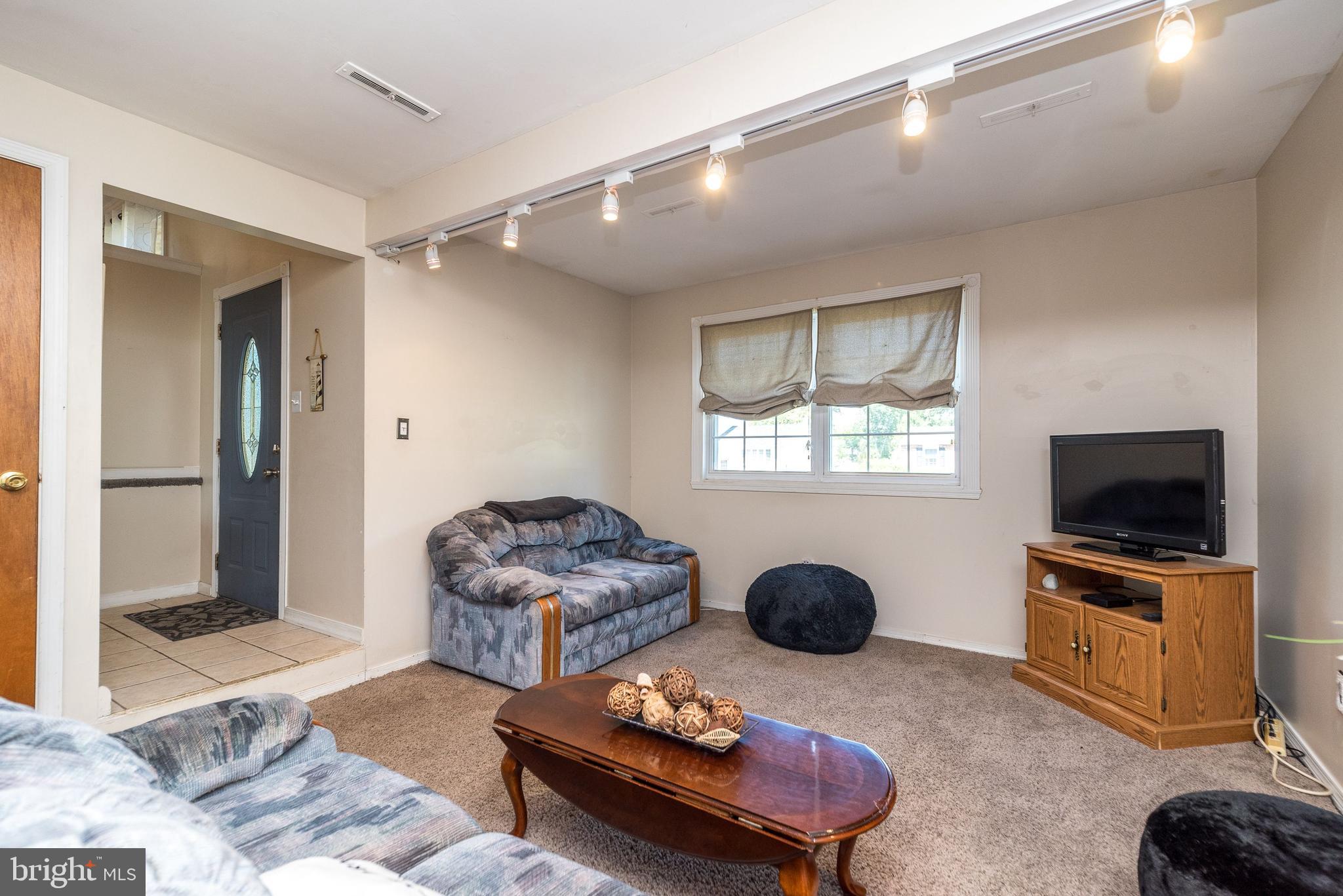 771 Deerfield Road Warminster, PA 18974 - Photo 17 of 41 Family Room