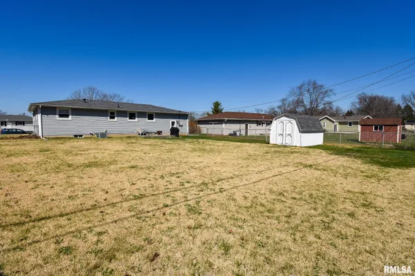 $199,900 | 701 Belaire Drive, Washington, IL 61571