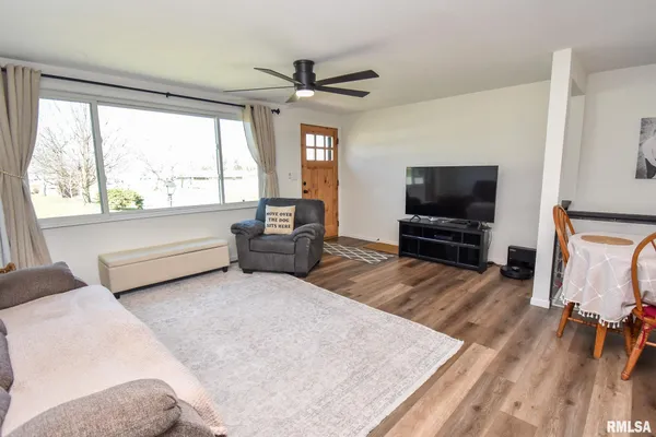 $199,900 | 701 Belaire Drive, Washington, IL 61571