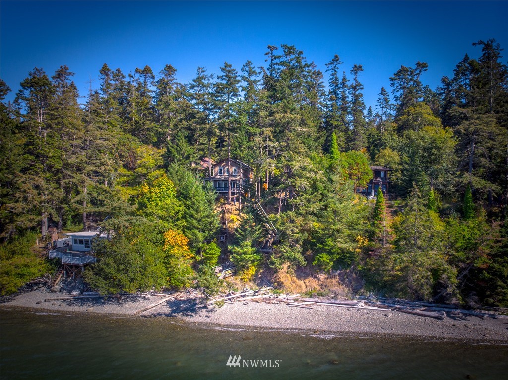 18184 Capet Zalsiluce Road La Conner, WA 98257 - Photo 4 of 25 a view of a yard with plants
