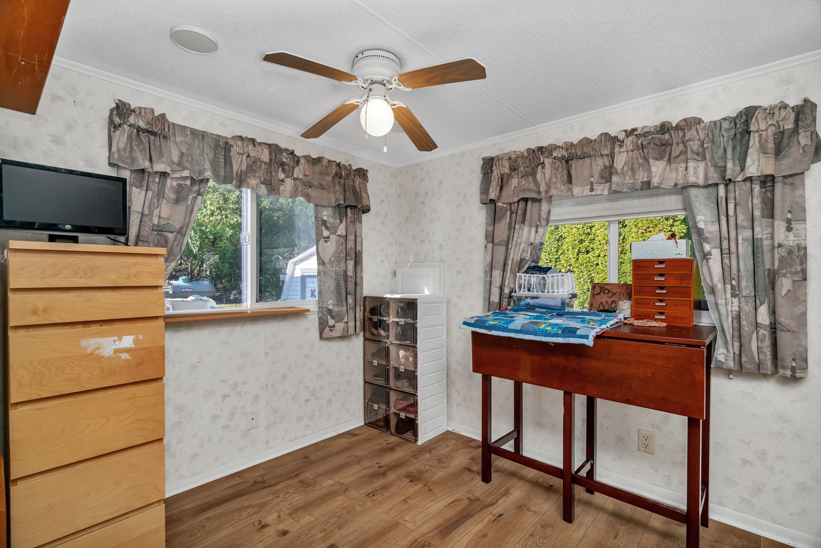64 Fossil Ridge Road Wilmington, IL 60481 - Photo 15 of 40 a workspace room with furniture and a window