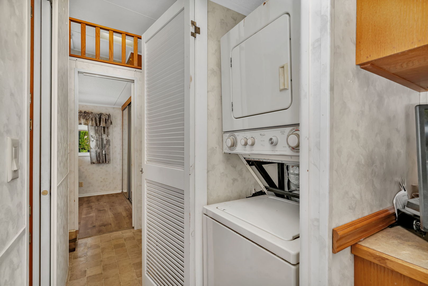 64 Fossil Ridge Road Wilmington, IL 60481 - Photo 18 of 40 a view of an entryway with wooden floor