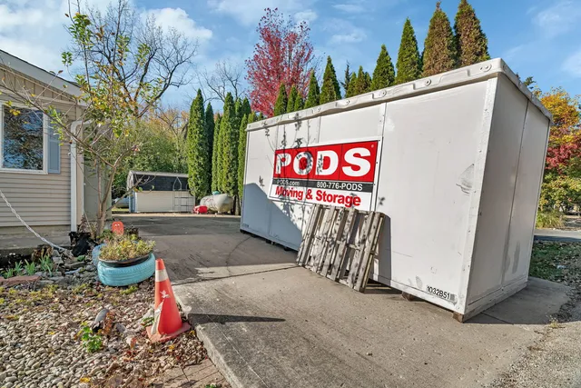 a sign that is on the side of the road