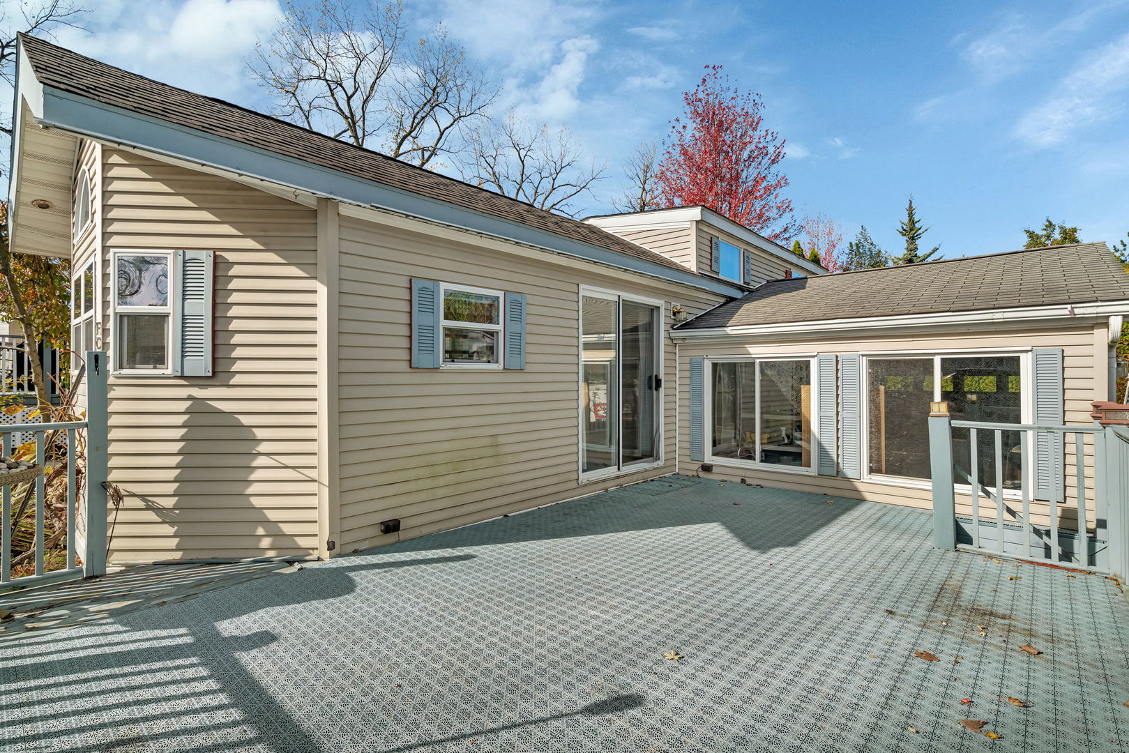 64 Fossil Ridge Road Wilmington, IL 60481 - Photo 4 of 40 a view of a house with a sitting area