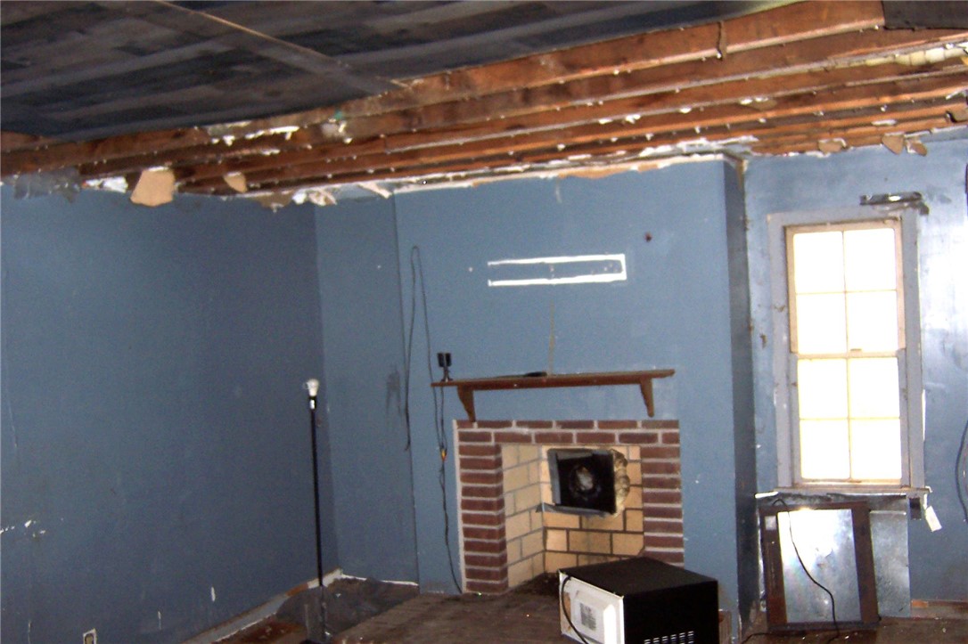 13589 Albion Eagle Harbor Road Gaines, NY 14411 - Photo 8 of 9 Living Room