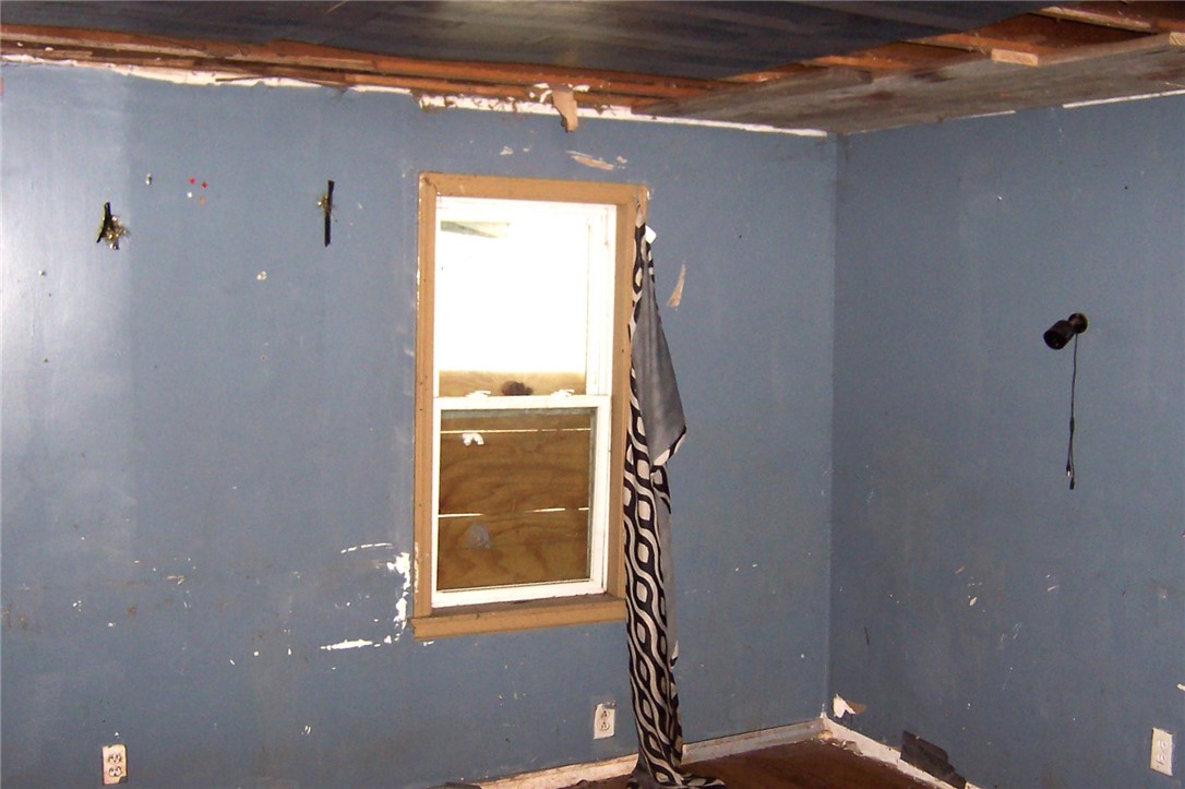 13589 Albion Eagle Harbor Road Gaines, NY 14411 - Photo 9 of 9 Living Room