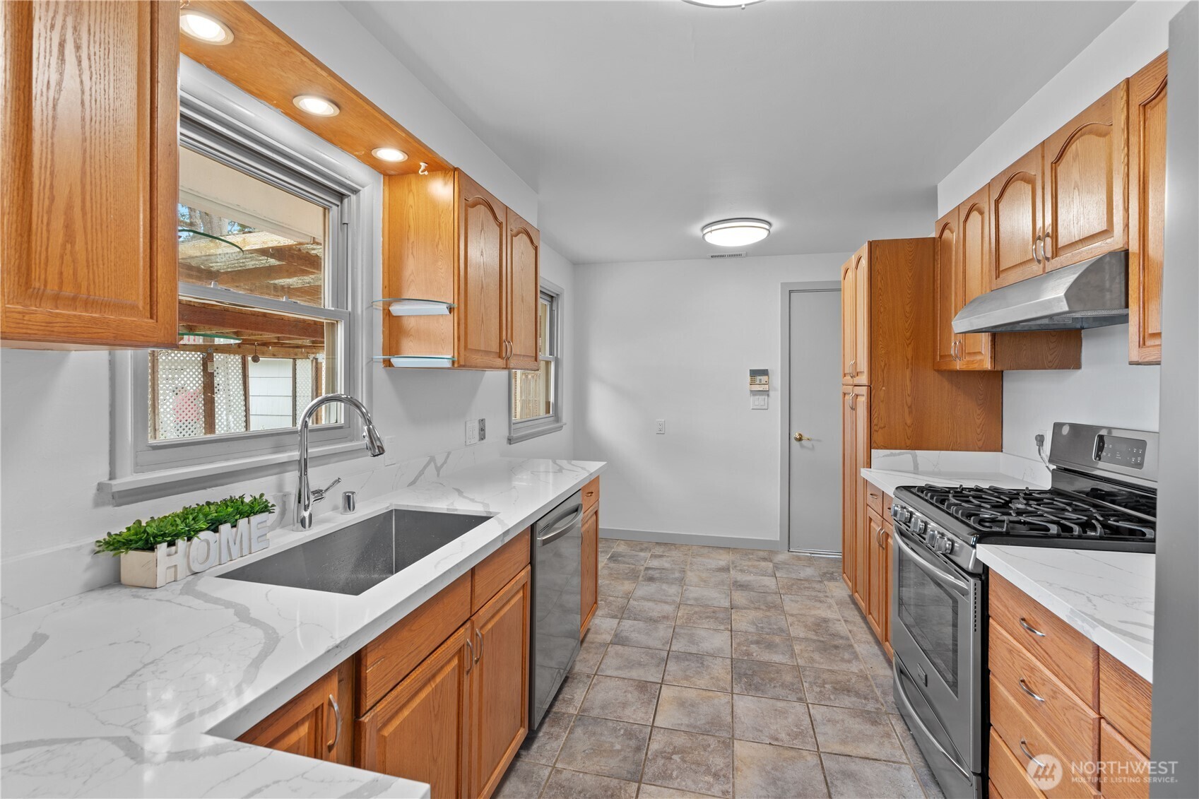 6112 Wildaire Road Southwest Lakewood, WA 98499 - Photo 7 of 32