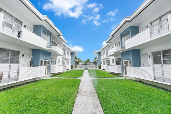 a view of a yard in front of a house
