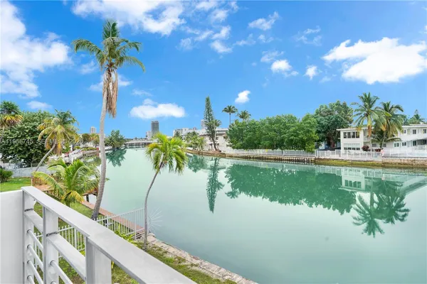 $395,000 | 200 South Shore Drive, Unit 12, Miami Beach, FL 33141