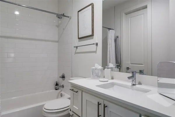$3,575 | 5703 Lindell Avenue, Unit 102, Dallas, TX 75206
