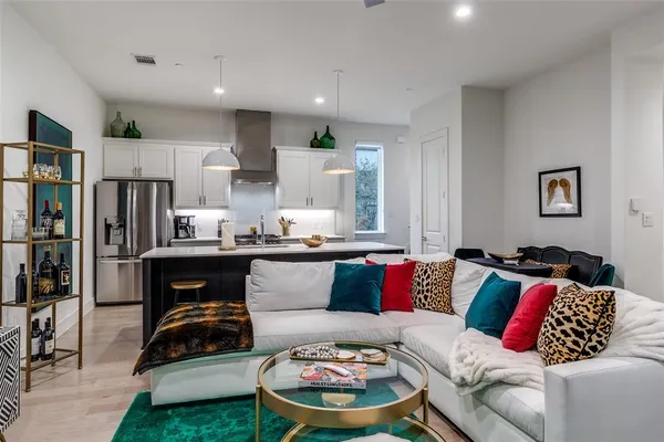 $3,575 | 5703 Lindell Avenue, Unit 102, Dallas, TX 75206