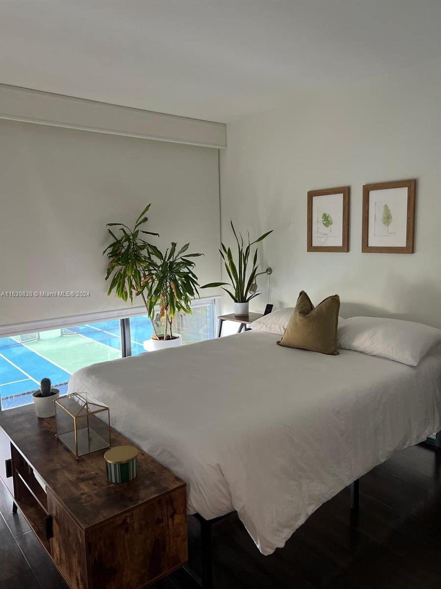 600 Northeast 36th Street, Unit 204 Miami, FL 33137 - Photo 28 of 31 a living room with furniture and a potted plant