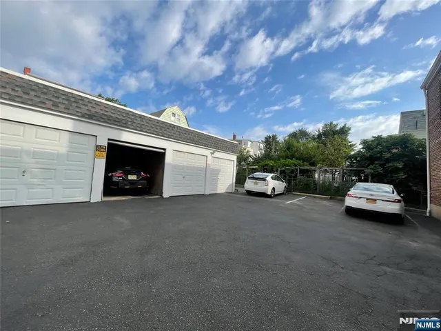 $2,100 | 283-285 Maple Street, Unit L1, Kearny, NJ 07032