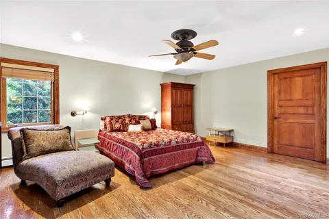 $2,699,000 | 12 Avon Lane, East Hills, NY 11577