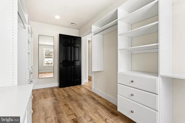 a view of a bedroom with closet