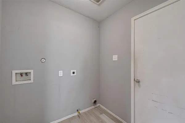 $2,300 | 9926 Myrtle Field Lane, Houston, TX 77044