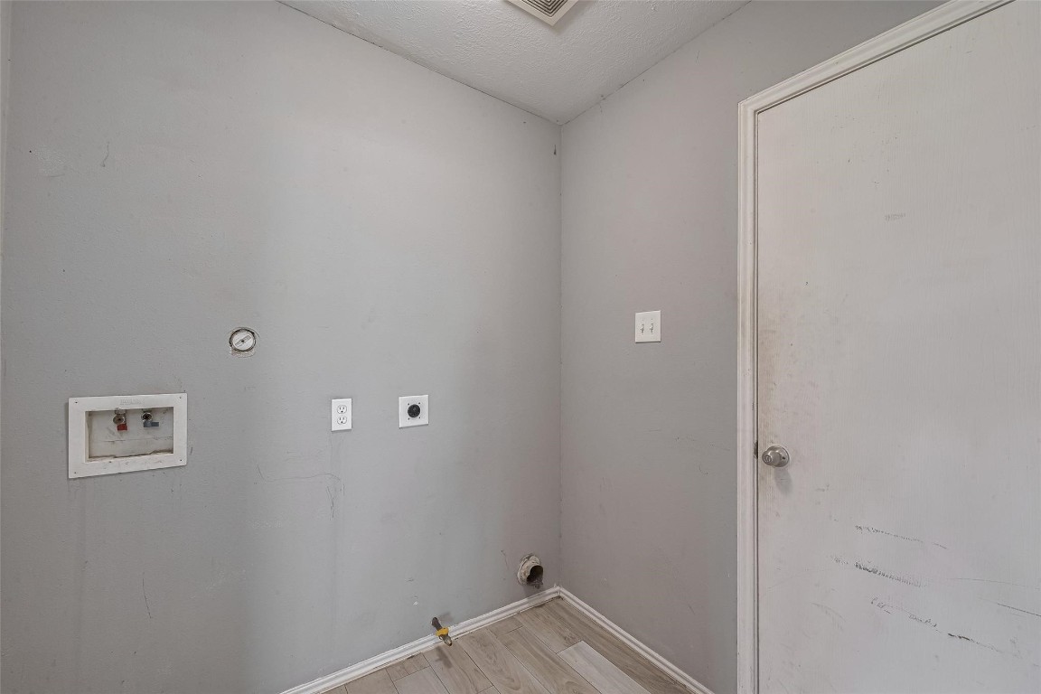 9926 Myrtle Field Lane Houston, TX 77044 - Photo 15 of 33 a view of room