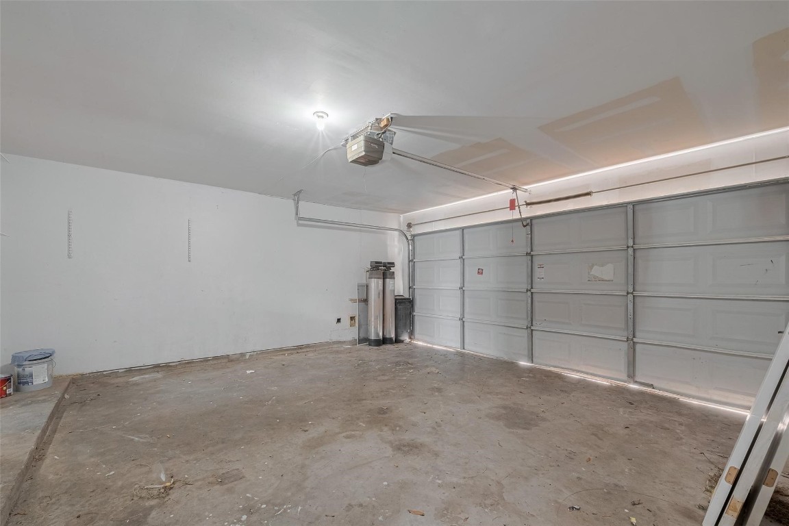 9926 Myrtle Field Lane Houston, TX 77044 - Photo 32 of 33 a view of an empty garage