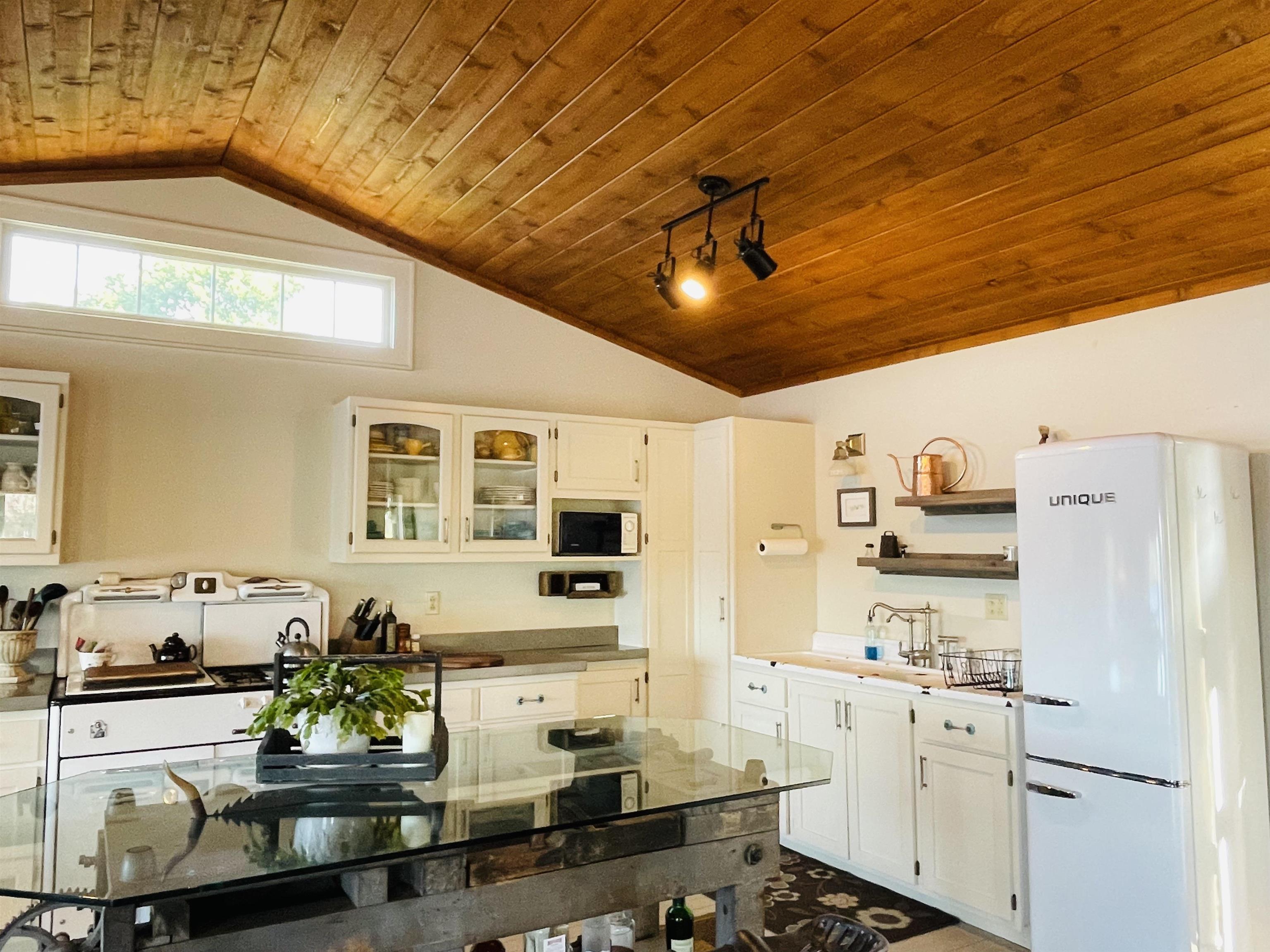 43 Jackson Lodge Road Canaan, VT 05903 - Photo 15 of 37