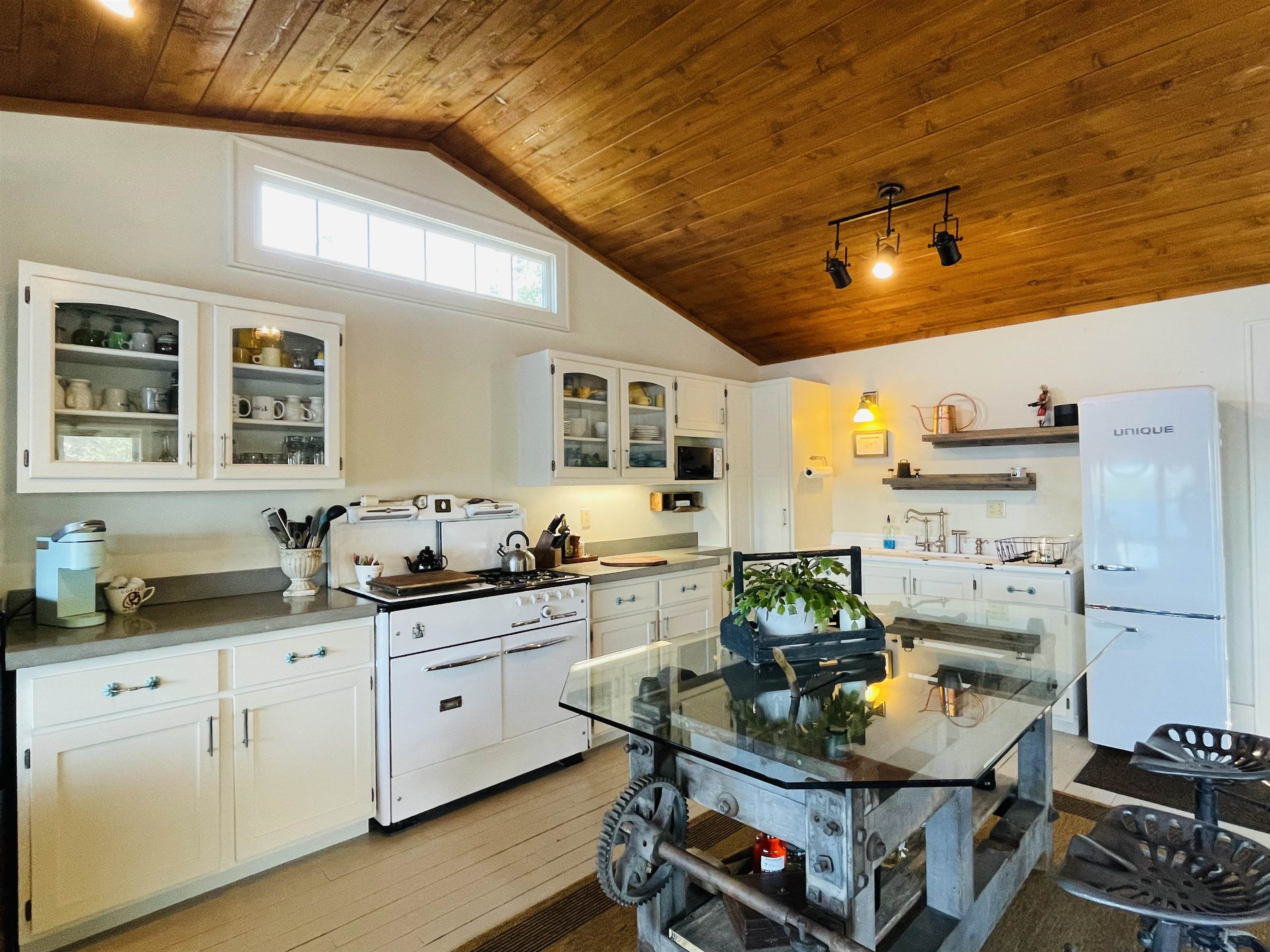 43 Jackson Lodge Road Canaan, VT 05903 - Photo 10 of 37