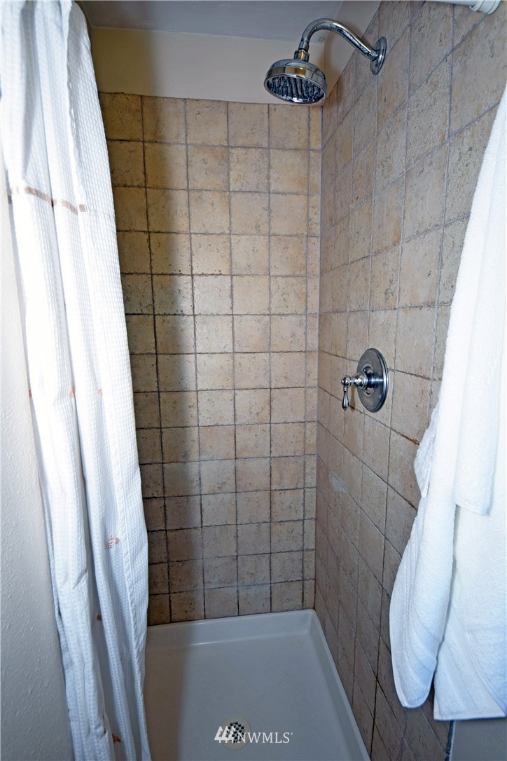 7017 176th Place Southwest Edmonds, WA 98026 - Photo 14 of 25 Gallery Image 14
